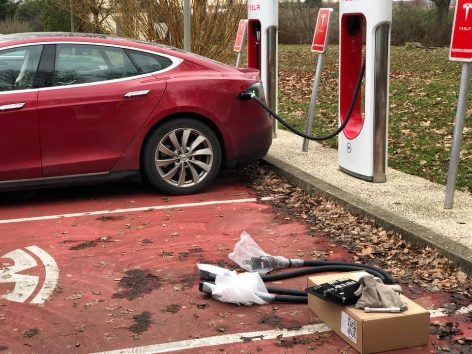 Tesla are retrofitting Superchargers with faster CCS Type2 connectors